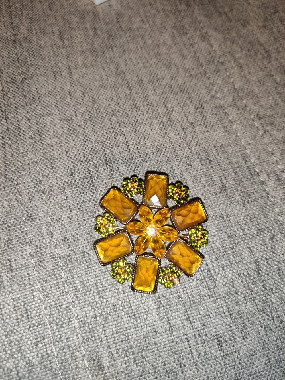 Vintage Amber Flower Gold Tone Brooch